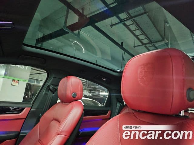 Porsche Cayenne 2020 — Photo 2/19