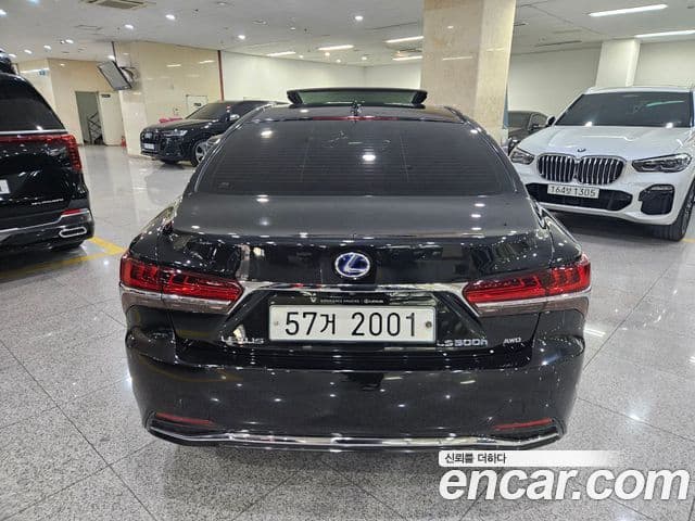 Lexus LS500h 2018 — ფოტო 14/20
