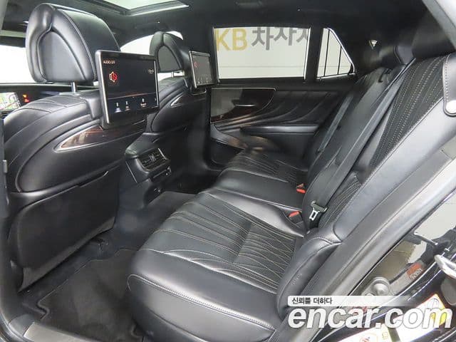 Lexus LS500h 2018 — ფოტო 17/20