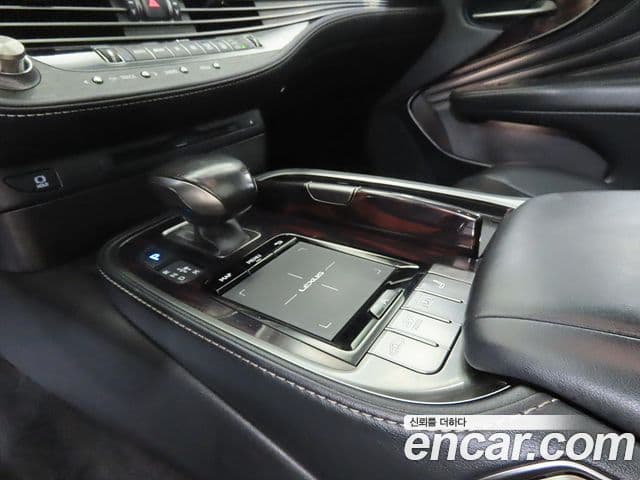 Lexus LS500h 2018 — ფოტო 12/20