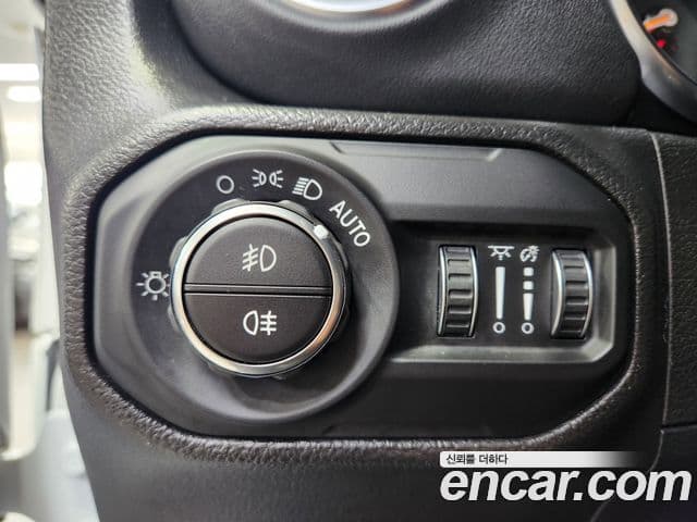 Jeep Wrangler 2022 — ფოტო 4/20