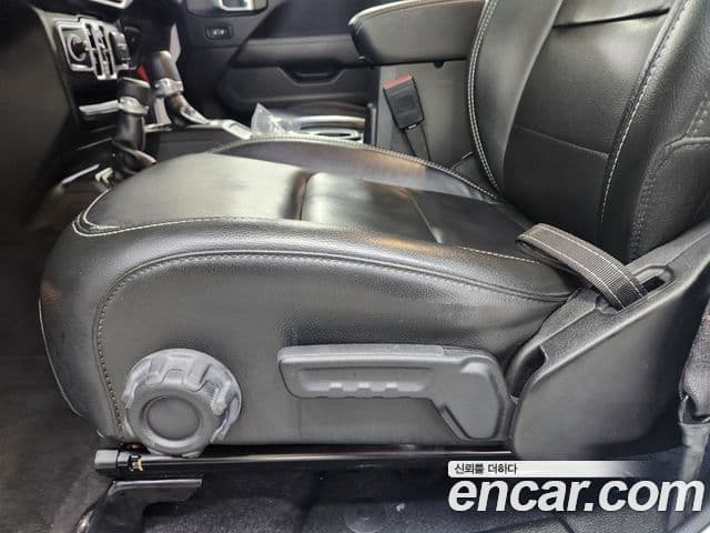 Jeep Wrangler 2022 — ფოტო 5/20