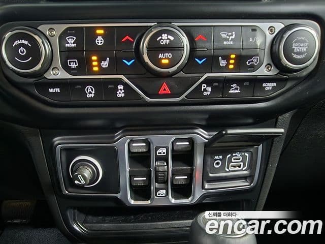 Jeep Wrangler 2022 — ფოტო 11/20