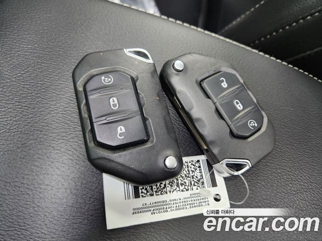 Jeep Wrangler 2022 — ფოტო 15/20