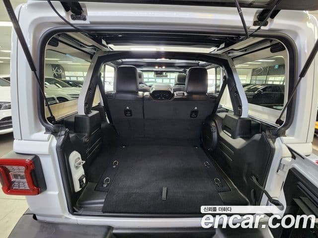 Jeep Wrangler 2022 — ფოტო 18/20