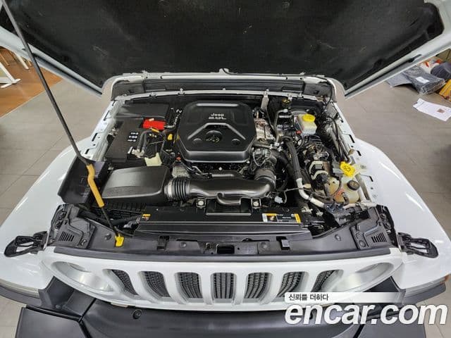 Jeep Wrangler 2022 — ფოტო 19/20