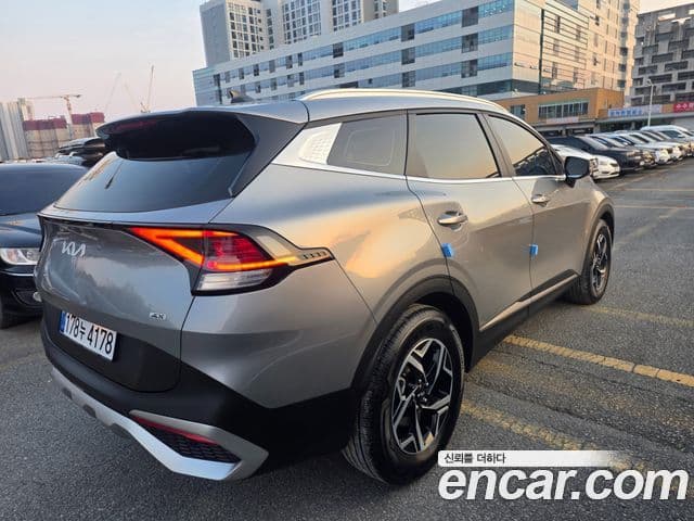 Kia Sportage 2022 — ფოტო 3/18