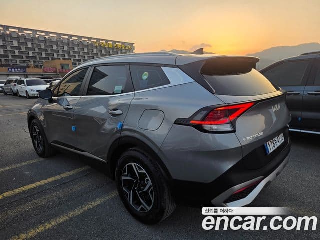 Kia Sportage 2022 — ფოტო 4/18