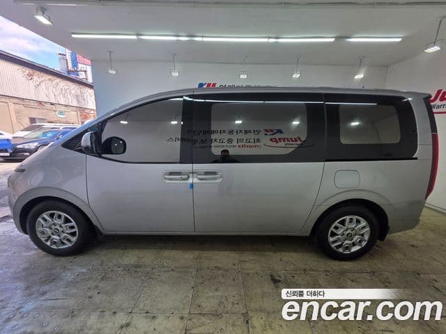 Hyundai Staria 2024 — ფოტო 1/10