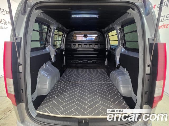 Hyundai Staria 2024 — ფოტო 3/10