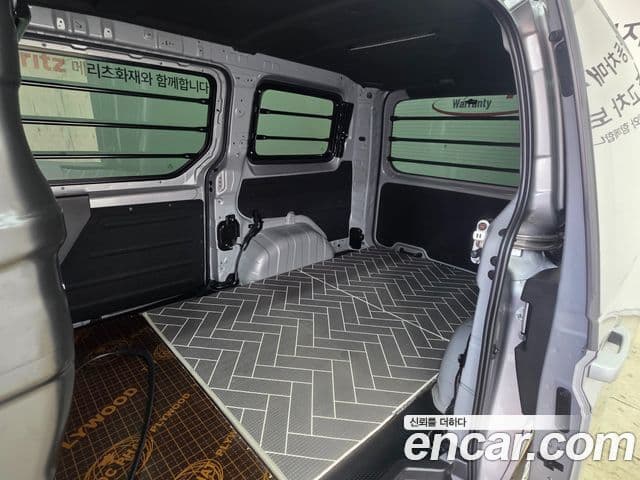 Hyundai Staria 2024 — ფოტო 6/10