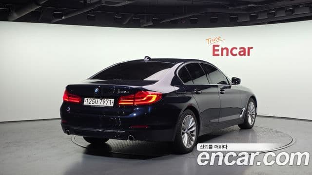 BMW 5 Series 2020 — ფოტო 2/20