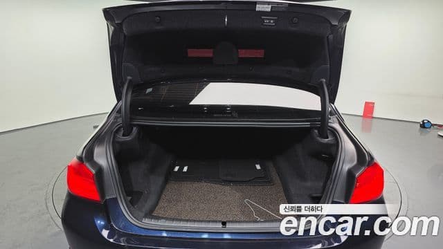 BMW 5 Series 2020 — ფოტო 20/20