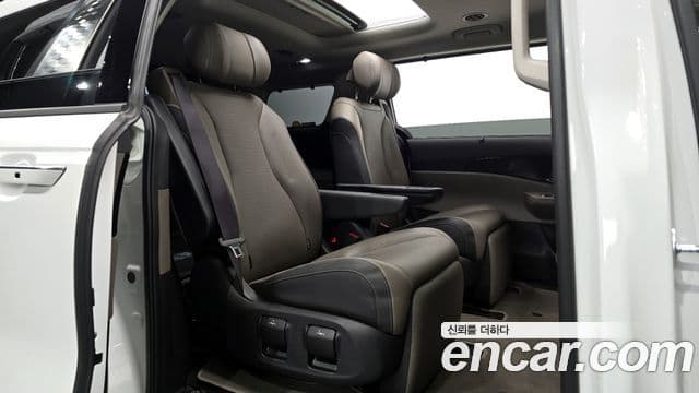 Kia Carnival 2024 — фото 12 из 20