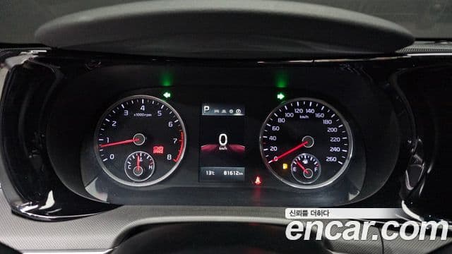 Kia K5 2022 — ფოტო 8/20