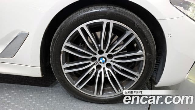BMW 5 Series 2020 — ფოტო 5/20