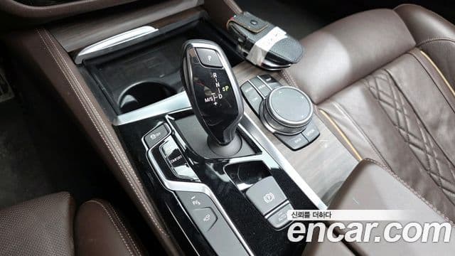 BMW 5 Series 2020 — ფოტო 9/20