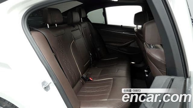 BMW 5 Series 2020 — ფოტო 12/20