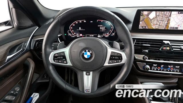 BMW 5 Series 2020 — ფოტო 13/20