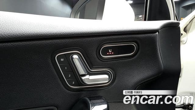 Mercedes-Benz A-Class 2020 — ფოტო 17/20