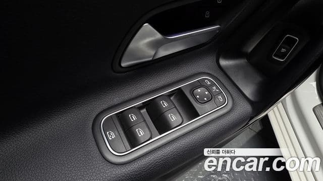 Mercedes-Benz A-Class 2020 — ფოტო 18/20