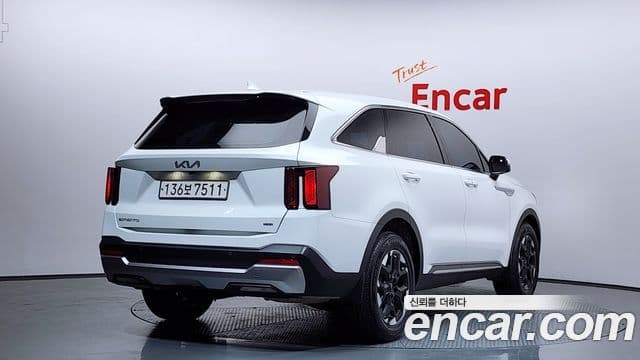 Kia Sorento 2023 — Фото 1/20