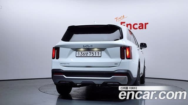 Kia Sorento 2023 — Фото 3/20