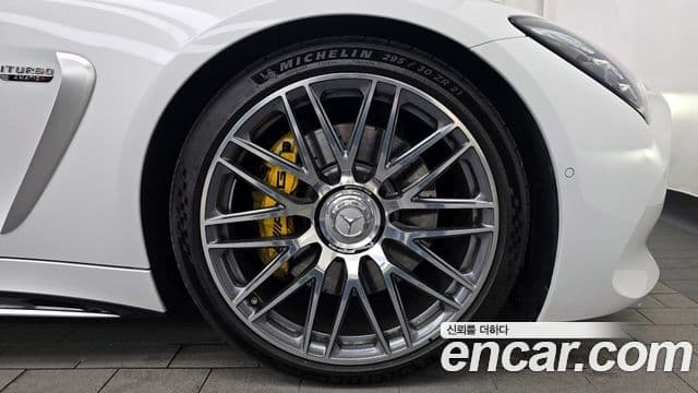 Mercedes-Benz AMG GT 2025 — Photo 7/20