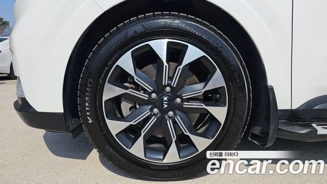Kia Carnival 2021 — ფოტო 5/20