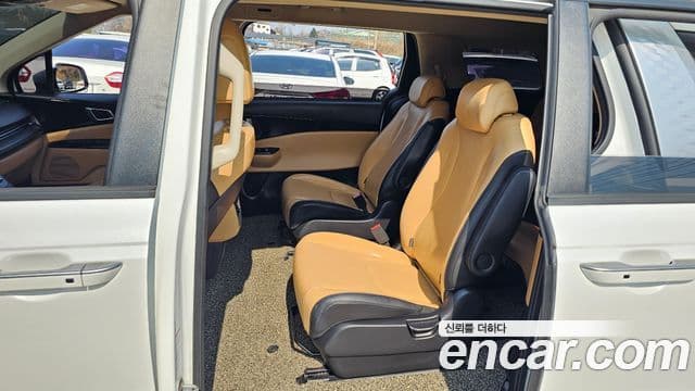 Kia Carnival 2021 — ფოტო 11/20