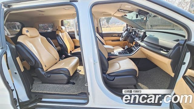 Kia Carnival 2021 — ფოტო 12/20