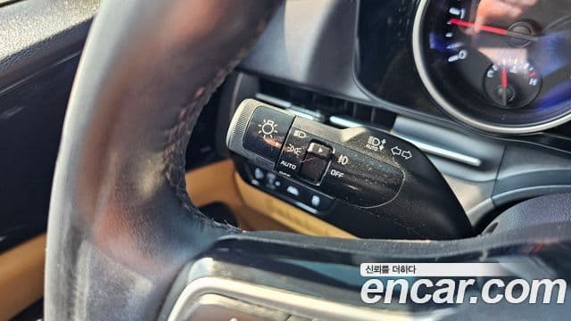 Kia Carnival 2021 — ფოტო 15/20