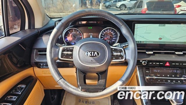 Kia Carnival 2021 — ფოტო 16/20