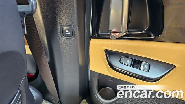 Kia Carnival 2021 — ფოტო 19/20
