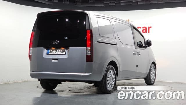 Hyundai Staria 2023 — Şəkil 2/20