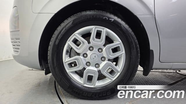 Hyundai Staria 2023 — ფოტო 5/20