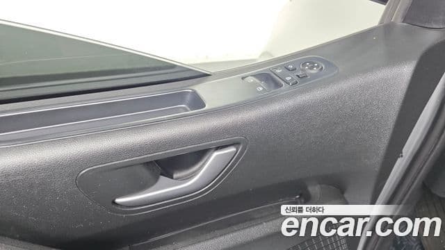 Hyundai Staria 2023 — ფოტო 17/20