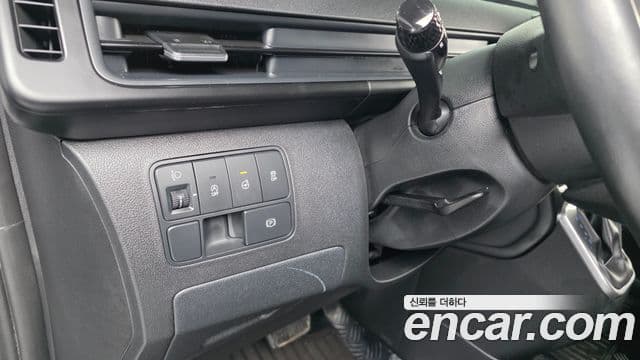 Hyundai Staria 2023 — ფოტო 18/20