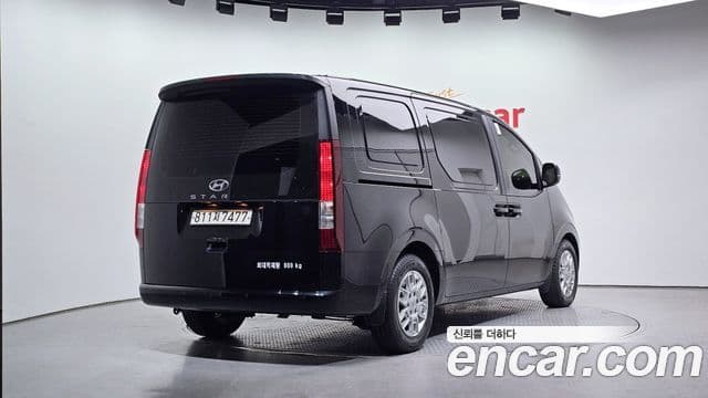 Hyundai Staria 2023 — ფოტო 2/20