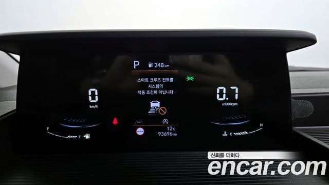 Hyundai Staria 2023 — ფოტო 8/20