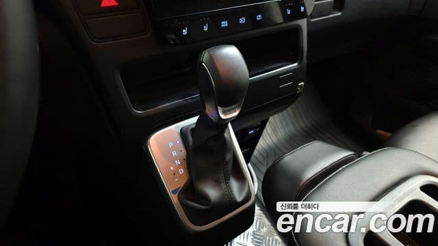 Hyundai Staria 2023 — ფოტო 9/20