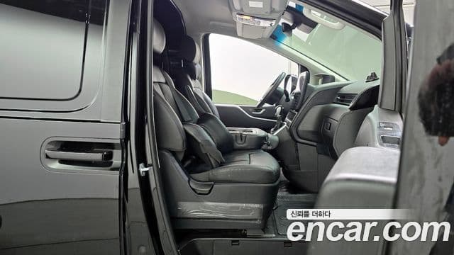 Hyundai Staria 2023 — ფოტო 10/20