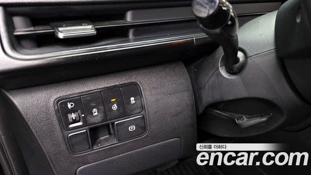 Hyundai Staria 2023 — ფოტო 18/20