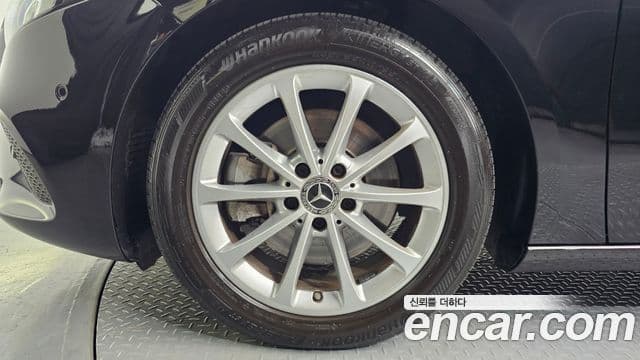 Mercedes-Benz A-Class 2020 — ფოტო 5/20