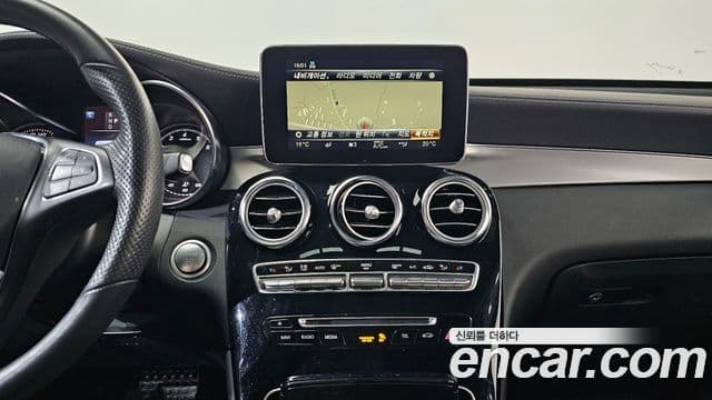 Mercedes-Benz GLC-Class 2019 — Photo 11/20