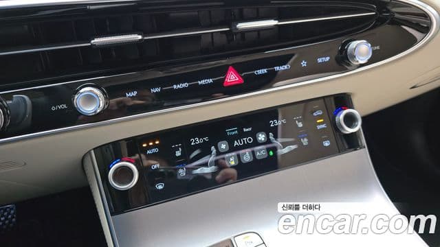 Genesis GV70 2024 — Photo 13/32