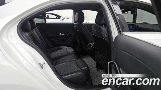 Mercedes-Benz A-Class 2020 — Şəkil 12/20