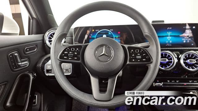 Mercedes-Benz A-Class 2020 — Şəkil 13/20