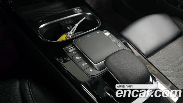 Mercedes-Benz A-Class 2020 — Şəkil 18/20