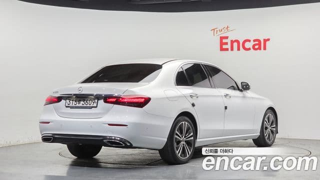 Mercedes-Benz E-Class 2021 — ფოტო 2/20